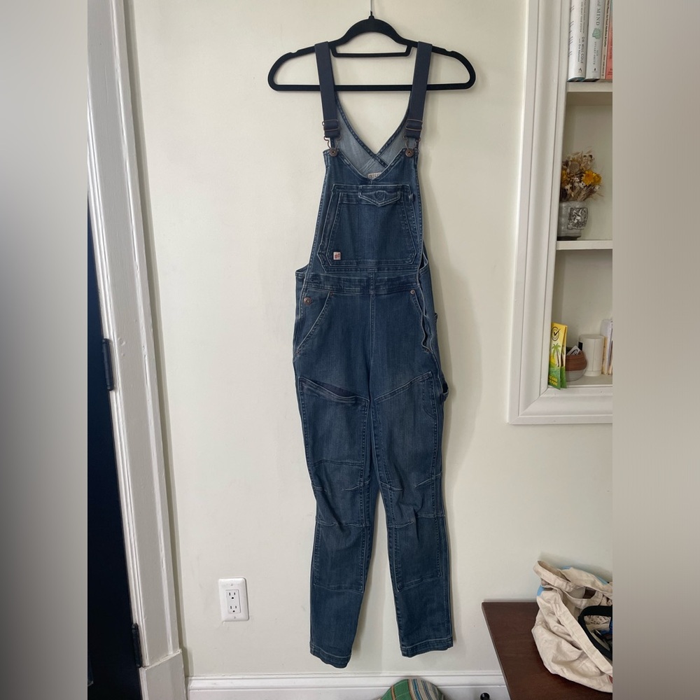 Deluth Trading Co barely used denim overalls sz 4